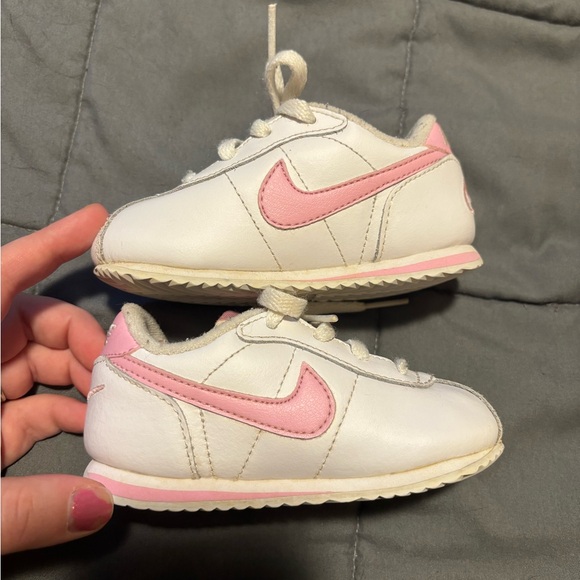 NIKE Little Cortez 7 White and Pink Toddler Sneakers Size 6 - Picture 5 of 7